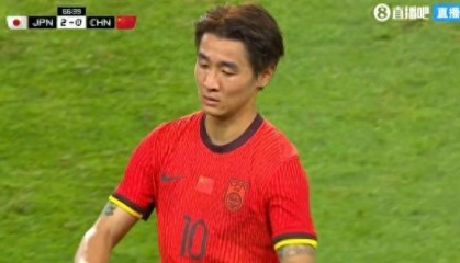 国足连换三人！黄政宇&amp;amp;张玉宁&amp;amp;韦世豪被换下，徐新等三人登场