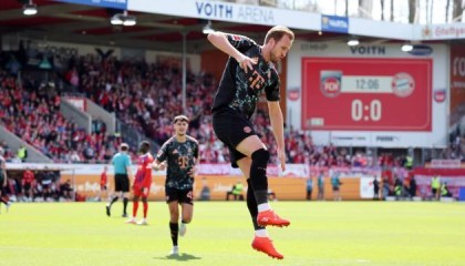 拜仁用团结克服巨大失望，“10号”凯恩主导完美胜利