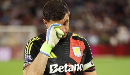 阿媒：大马丁收到来自曼联和巴萨的报价，他想要继续参加欧冠